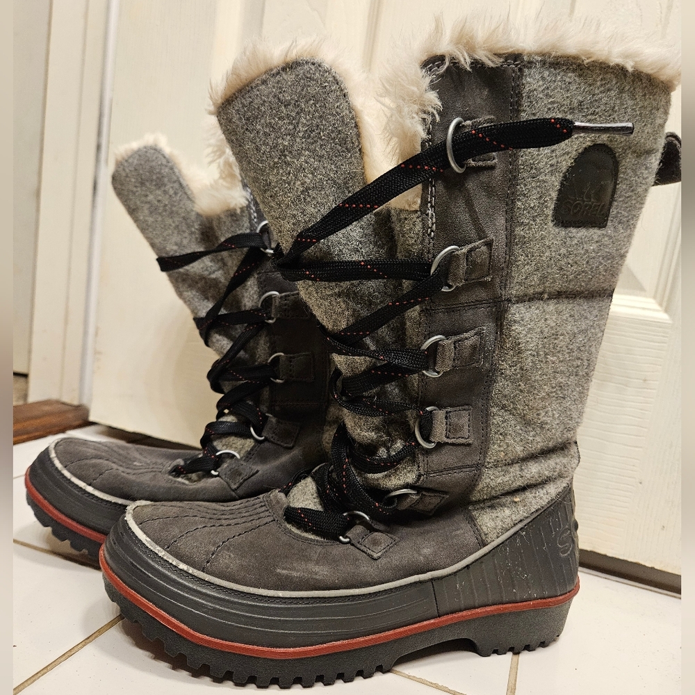 Sorel Tivoli High II Shearling Snow Boot Grey suede womens size 9 shoes